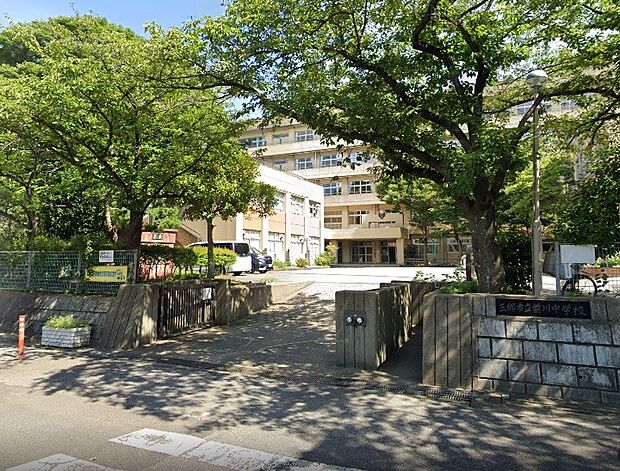 周辺環境-中学校(1960m)三郷市立前川中学校