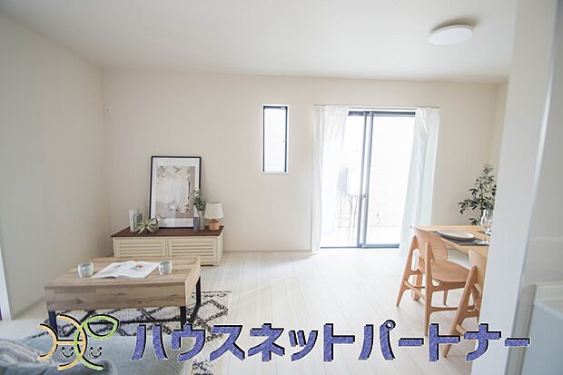 通風・採光に優れ、心地よい光と風が溢れています。 贅沢で豊かな居住性と、プライドを満たすクオリティが見事に調和した住空間。新築ならではの快適なひとときをご体感頂ける筈です。