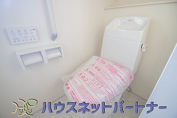 温水暖房便座。冷たい便座に座ったときの「ヒヤッ」は苦痛なだけでなく、心機能に負担がかかります。便座の暖房機能は、その冷感ショックを軽減することにとても有効な機能なのです。