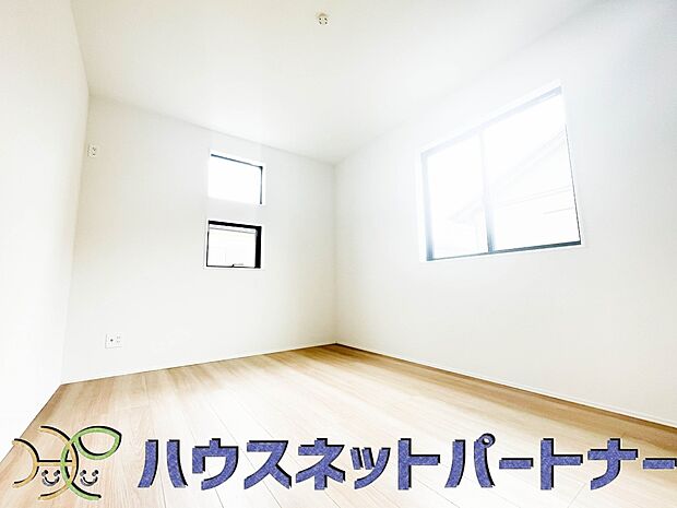 陽射しがぽかぽかと差し込むお部屋は湿気やカビの心配も減るので快適に過ごせます。