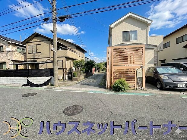 前面道路の日当たりの良い明るいお家。