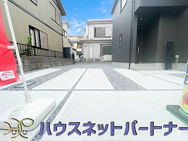 通勤や家族の送迎など、毎日の生活にマイカーが欠かせない方にとって駐車場は大事な条件。敷地内にカースペースがあれば、お出かけやお買い物の際の搬入出もらくらくです。
