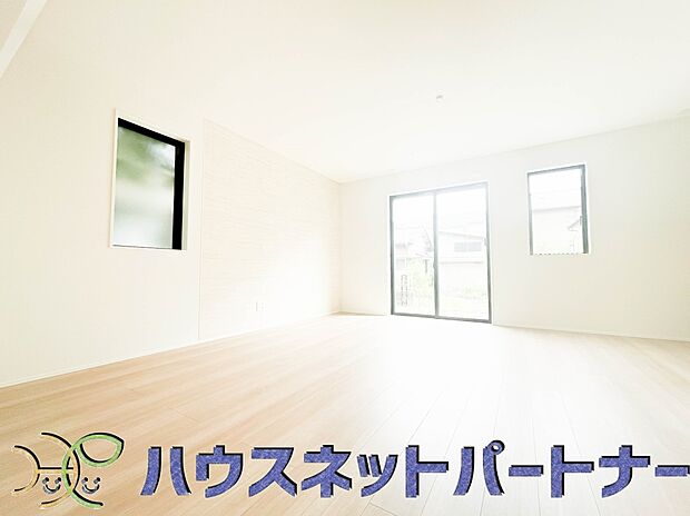 明るく開放的なダイニング。家族とのコミュニケーションが取りやすく、みんなの笑顔が溢れます