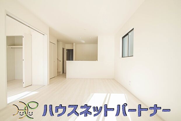 家族の温かさと陽光の暖かさ、楽しい毎日と明るい未来を予感させる「空間が織り成すひとつ先の住み心地」を演出します。