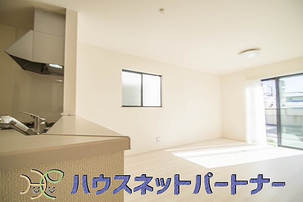 カウンターがあると配膳が楽なことがメリットの一つ。後片付けをするときも、ダイニングテーブルからあまり動かずに流し台へ運ぶことができるので便利です♪