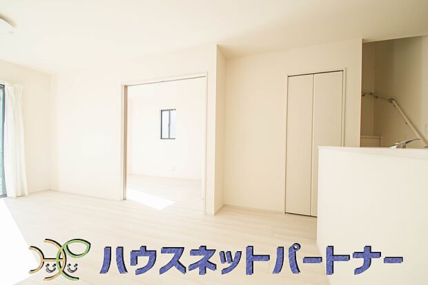 うららかな陽射しがどのお部屋にも降り注ぎますように、快適さを追求した間取設計。得難い立地環境での生活を恵みの豊かな永住の地へと変えてくれます。