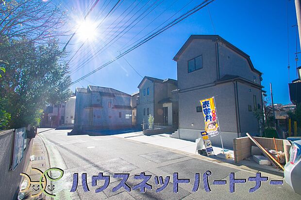 前面道路でお車を駐車するのも楽々。