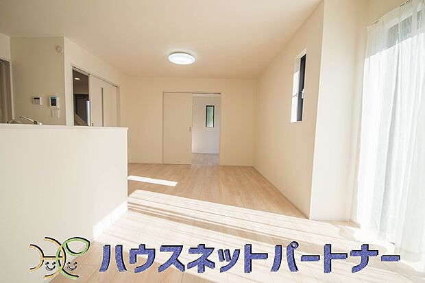 料理を作りながら家族との会話も弾む対面キッチンです。