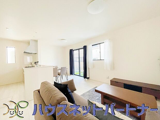 インテリアショップで見掛けた「あの家具」も置ける、ゆったりとした空間。時に広さが上質な寛ぎの時間になる事も。