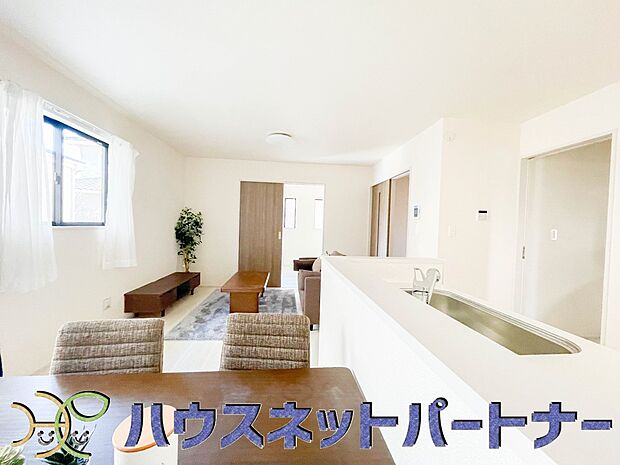 陽だまりのある光彩豊かなリビングは、何よりも快適で心休まる時間を過ごせます。