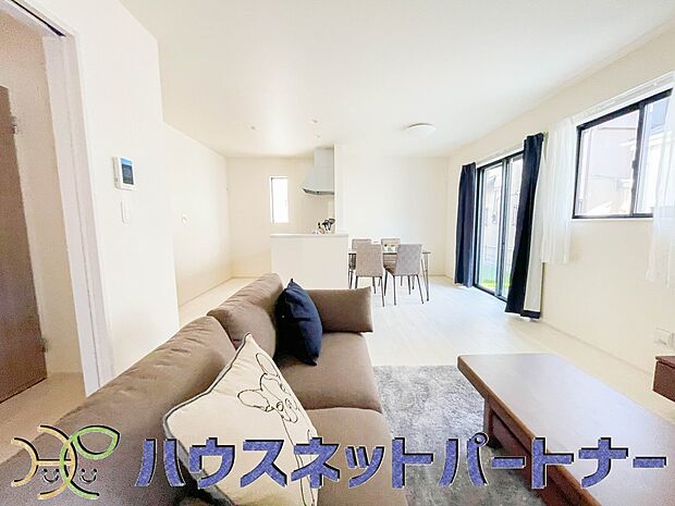 家族の温かさと陽光の暖かさ、楽しい毎日と明るい未来を予感させる「空間が織り成すひとつ先の住み心地」を演出します。