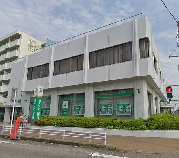 周辺環境-銀行(1300m)埼玉りそな銀行 三郷支店みさと団地出張所