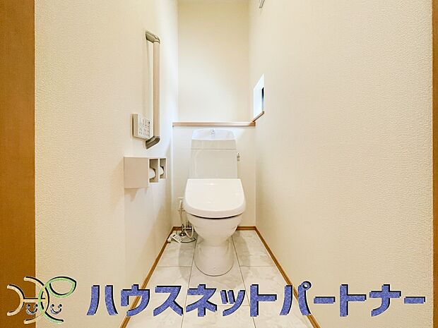 温水暖房便座。冷たい便座に座ったときの「ヒヤッ」は苦痛なだけでなく、心機能に負担がかかります。便座の暖房機能は、その冷感ショックを軽減することにとても有効な機能なのです。