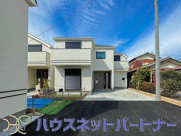 前面道路でお車を駐車するのも楽々。