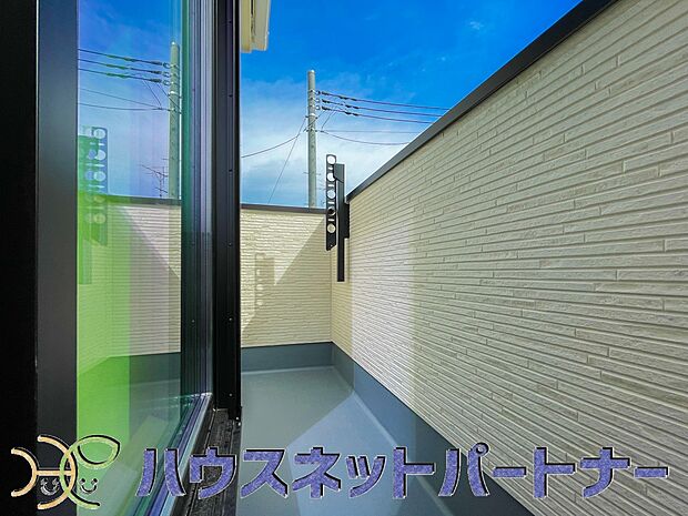 南バルコニーから差し込む陽光・通風は、住環境・快適性と共に有り続ける貴重な「財産」です。この新築戸建に住まう事で手に入れるものは、きっと日常にとっても貴重な存在となるはずです。