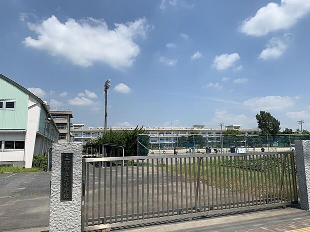周辺環境-中学校(2110m)三郷市立北中学校