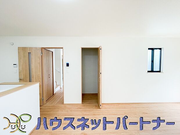 明るく開放的なダイニング。家族とのコミュニケーションが取りやすく、みんなの笑顔が溢れます。