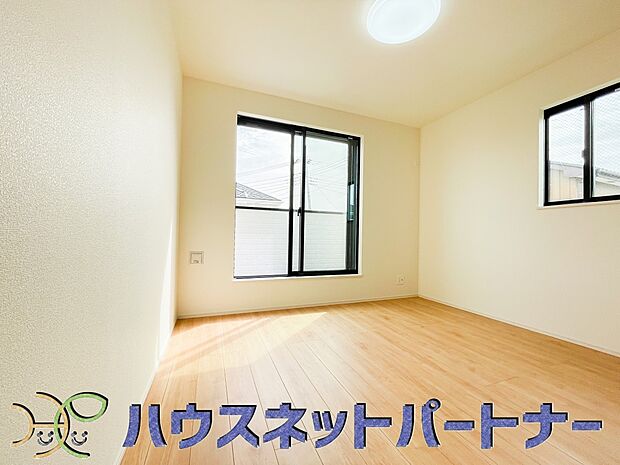 陽射しがぽかぽかと差し込むお部屋は湿気やカビの心配も減るので快適に過ごせます。