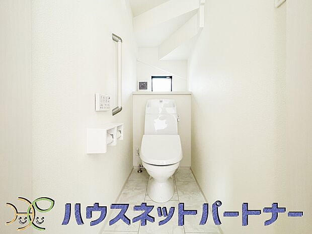 快適な生活を送るための必須アイテムとなった洗浄機能付トイレ。おしり洗浄、ビデ洗浄、暖房便座の3つの機能を標準装備しています。