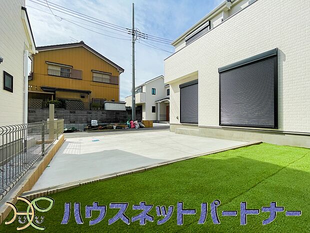 前面道路でお車を駐車するのも楽々。