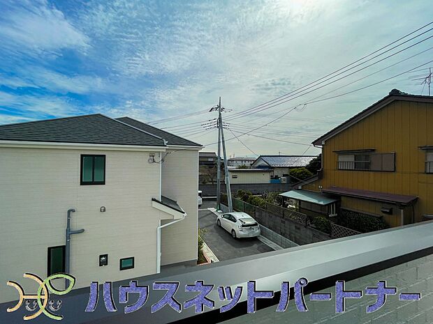 陽当りが良いと、洗濯物が乾きやすいですし、湿気やカビの心配も減るので快適です。寒い冬の日でも、日差しが届くと家の中が暖かくなりますね。