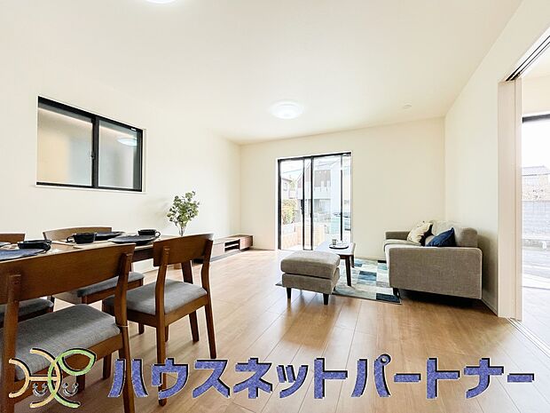 インテリアショップで見掛けた「あの家具」も置ける、ゆったりとした空間。時に広さが上質な寛ぎの時間になる事も。