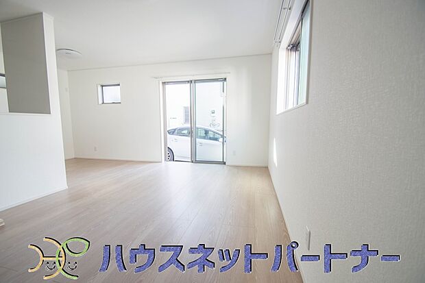 通風・採光に優れ、心地よい光と風が溢れています。 贅沢で豊かな居住性と、プライドを満たすクオリティが見事に調和した住空間。新築ならではの快適なひとときをご体感頂ける筈です。