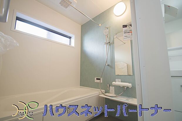 冬場にはヒヤッとしないように暖房機能、梅雨の時期には乾燥等、機能的で清潔感溢れる浴室。快適・清潔な空間で心も体もオフになる時間を楽しむことが可能です。