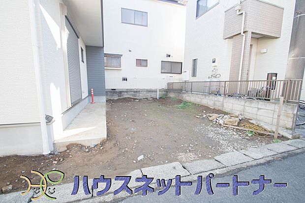 通勤や家族の送迎など、毎日の生活にマイカーが欠かせない方にとって駐車場は大事な条件。敷地内にカースペースがあれば、お出かけやお買い物の際の搬入出もらくらくです。