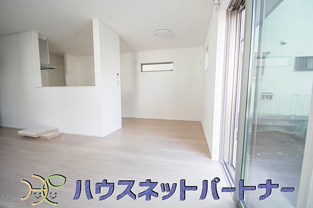 明るく開放的なダイニング。家族とのコミュニケーションが取りやすく、みんなの笑顔が溢れます