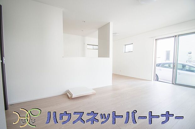 カウンターがあると配膳が楽なことがメリットの一つ。後片付けをするときも、ダイニングテーブルからあまり動かずに流し台へ運ぶことができるので便利です♪