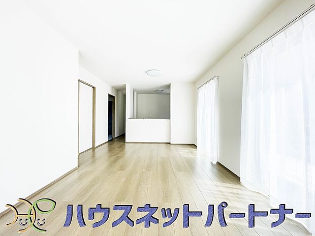 家族の温かさと陽光の暖かさ、楽しい毎日と明るい未来を予感させる「空間が織り成すひとつ先の住み心地」を演出します。