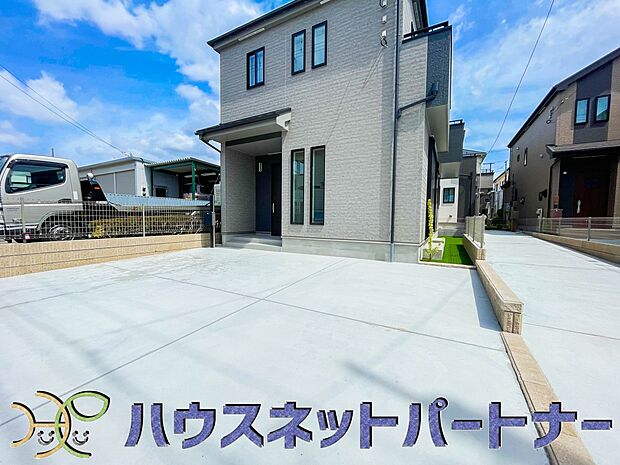 通勤や家族の送迎など、毎日の生活にマイカーが欠かせない方にとって駐車場は大事な条件。敷地内にカースペースがあれば、お出かけやお買い物の際の搬入出もらくらくです。