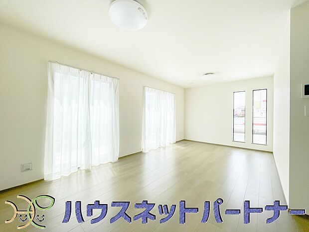 陽だまりのある光彩豊かなリビングは、何よりも快適で心休まる時間を過ごせます。