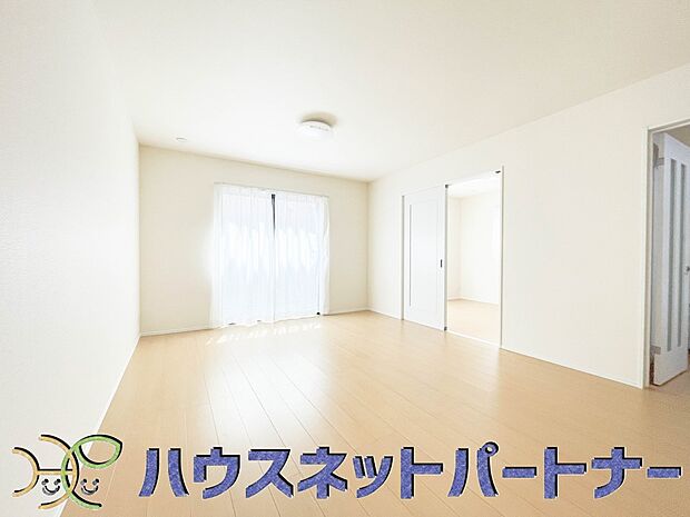 うららかな陽射しがどのお部屋にも降り注ぎますように、快適さを追求した間取設計。得難い立地環境での生活を恵みの豊かな永住の地へと変えてくれます。
