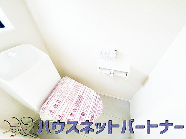 快適な生活を送るための必須アイテムとなった洗浄機能付トイレ。おしり洗浄、ビデ洗浄、暖房便座の3つの機能を標準装備しています