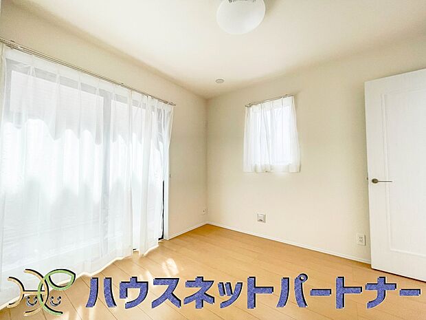 快適に過ごす条件は、一人ひとり違います。だからこそ飾り過ぎないシンプルな内装と偏り過ぎないデザインで統一しました。暮らしの中でオーナー様だけの【マイホーム】に創り上げて下さい。