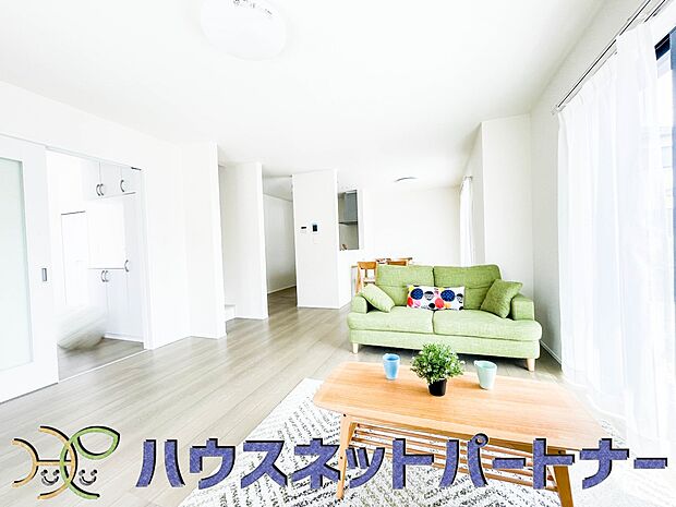 家族の温かさと陽光の暖かさ、楽しい毎日と明るい未来を予感させる「空間が織り成すひとつ先の住み心地」を演出します。