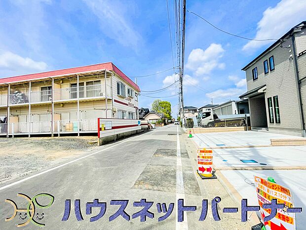 前面道路の日当たりの良い明るいお家。