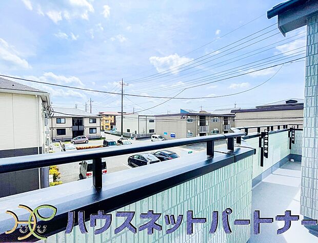 陽当たりの良いバルコニーは清清しい風を室内に送り込んでくれます。快適な生活を楽しめます。