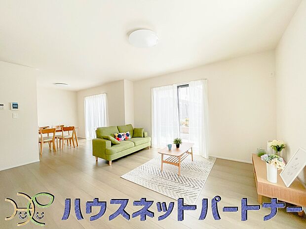インテリアショップで見掛けた「あの家具」も置ける、ゆったりとした空間。時に広さが上質な寛ぎの時間になる事も。