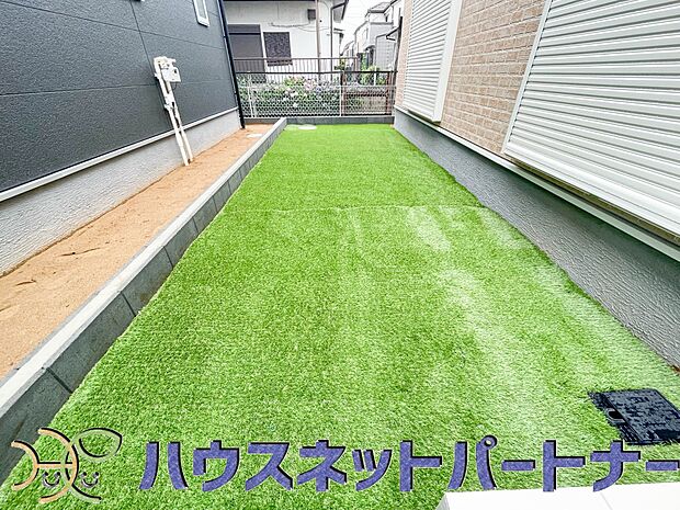 一戸建ての醍醐味は、何といっても庭があること。花や野菜を育てたり、子供と遊んだり、お客様を迎えたり…。大切なペットと過ごす心地良いスペースにもなりますね。