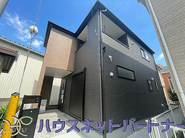 玄関の扉を開けるとそこは家族の待つお家。笑い声が聞こえてきそう。