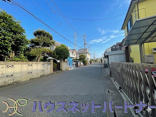 前面道路の日当たりの良い明るいお家。