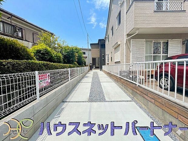 通勤や家族の送迎など、毎日の生活にマイカーが欠かせない方にとって駐車場は大事な条件。敷地内にカースペースがあれば、お出かけやお買い物の際の搬入出もらくらくです。