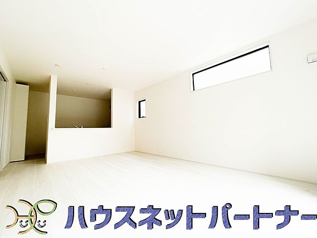明るく開放的なダイニング。家族とのコミュニケーションが取りやすく、みんなの笑顔が溢れます