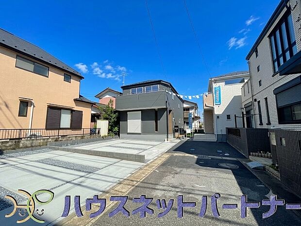 前面道路の日当たりの良い明るいお家。