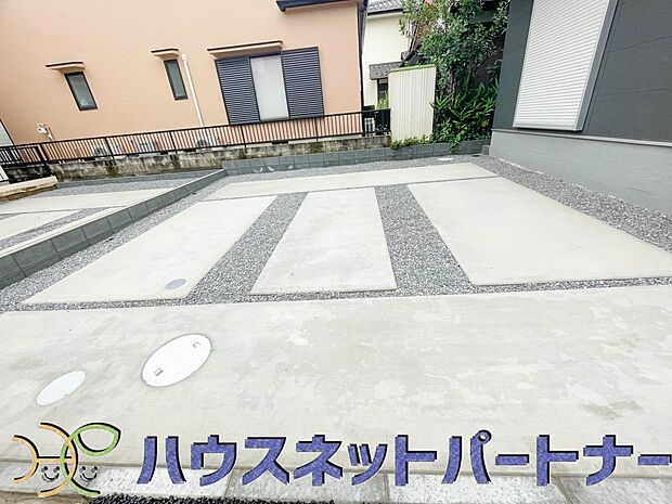 通勤や家族の送迎など、毎日の生活にマイカーが欠かせない方にとって駐車場は大事な条件。敷地内にカースペースがあれば、お出かけやお買い物の際の搬入出もらくらくです。