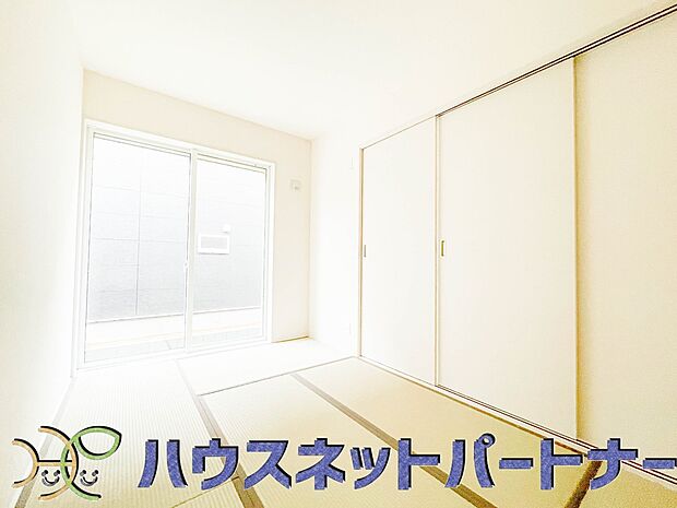 意外と場所をとるアイロンがけや、洗濯物をたたむときにも広々と使うことができ、ちょっと一休みしたい時、すぐに横になれることも魅力ですよね。また、来客時に客間や宿泊部屋として活用できます。