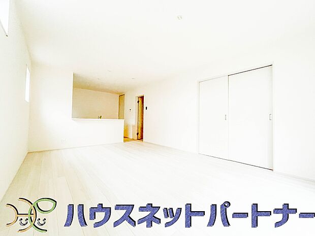 明るく開放的なダイニング。家族とのコミュニケーションが取りやすく、みんなの笑顔が溢れます
